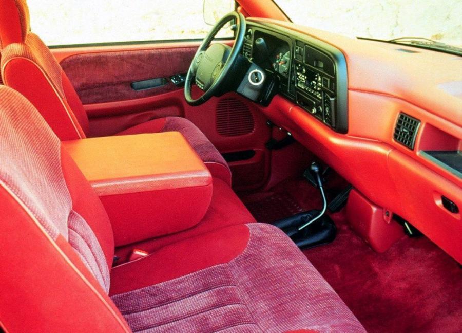 Интерьер Dodge Ram 1500 Regular Cab 1994 года  (фото 4 из 8)